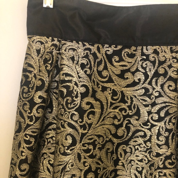 Skirt - Picture 3 of 4